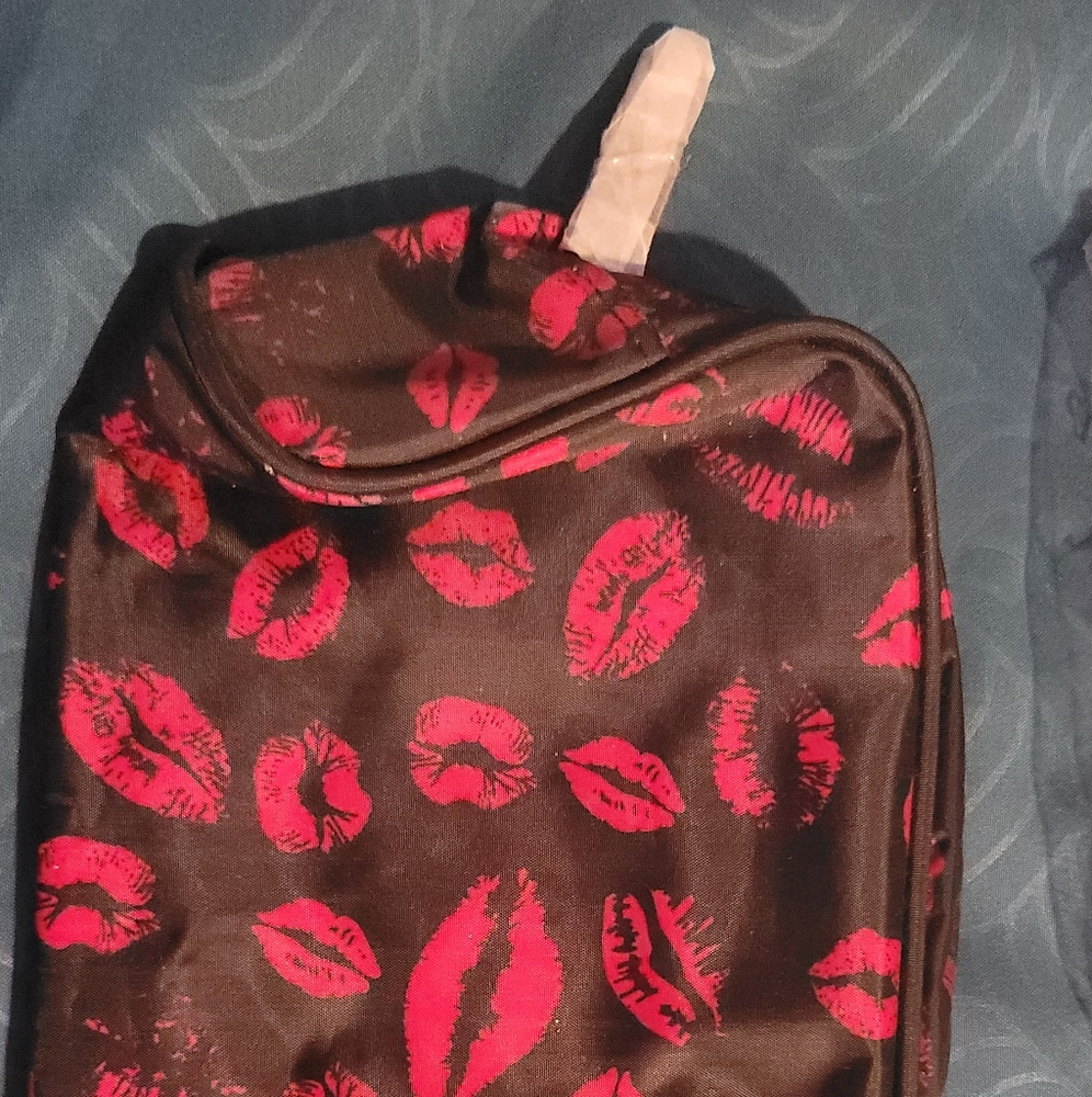 NWT Avon Kisses Cosmetic bag